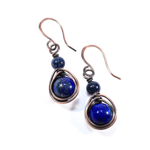 Droppe - Örhängen i oxiderad koppar med pärlor av lapis lazuli